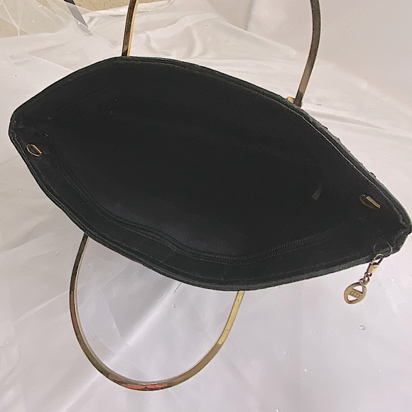 Black Chainmail 🔵 Evening Bag With Gold handles - Picture 4 of 10